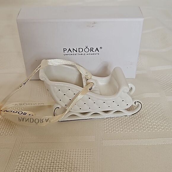 Pandora Holiday 2014 Sleigh Ornament White/ Silver - Picture 2 of 16